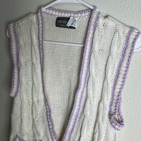 Yarnworks petite size small white vest with lavender trim - Picture 2 of 7